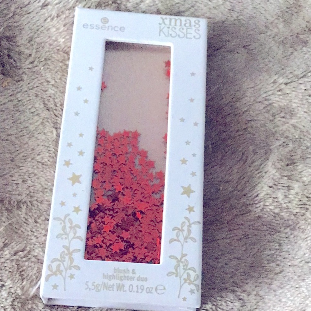 Essence Limited Edition Holidays Xmas Kisses Blush and Highlighter Duo New
